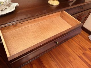 Aparador de salón de madera