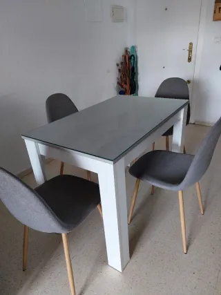 Mesa comedor cristal y 4 sillas