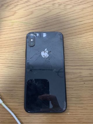 Iphone xs de color negro con 82 % de bateria