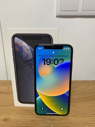 Iphone xs de color negro con 82 % de bateria