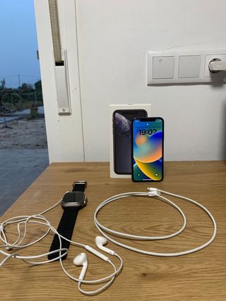 Iphone xs de color negro con 82 % de bateria