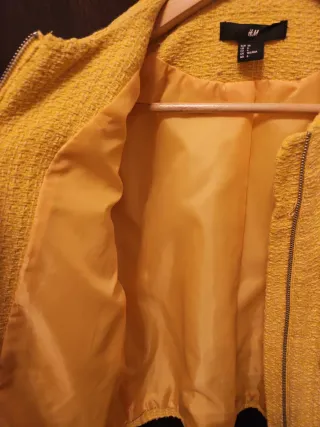 Chaqueta H&M amarilla estructura