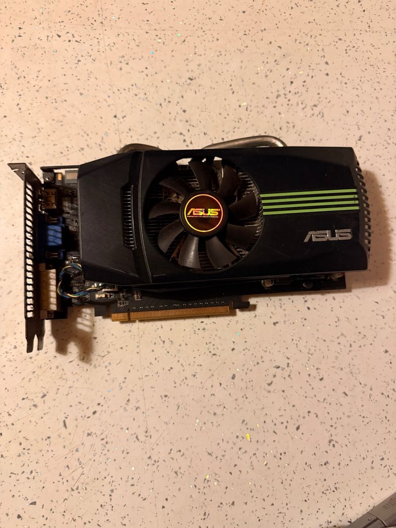 Tarjeta Gráfica ASUS GeForce GTX 550 Ti