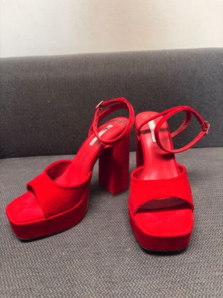 Zapatos de tacón rojos plataforma