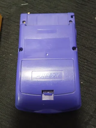 Game Boy Color + Pokémon Amarillo