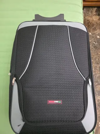 Maleta mediana nueva