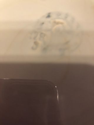 Plato antiguo decorativo niña  ,  un desconchon