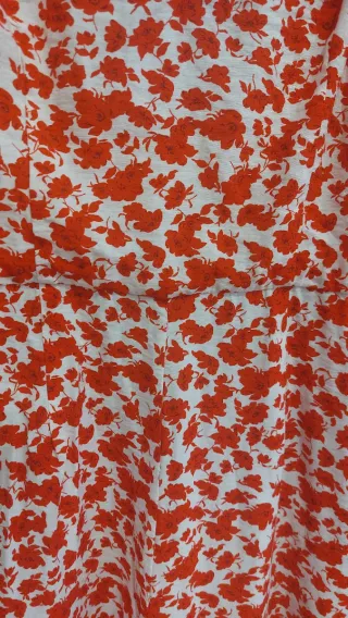 Mono estampado floral rojo y blanco