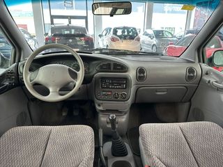CHRYSLER Grand Voyager SE 2.4