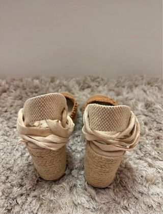 Alpargatas beige y ocre