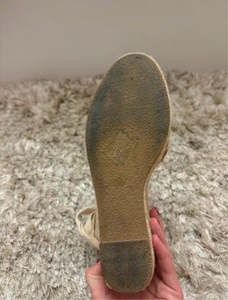 Alpargatas beige y ocre