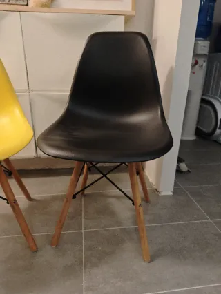 Sillas estilo nórdico amarillas