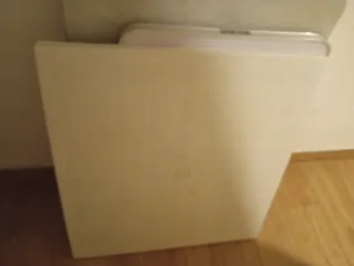 Mesa cuadrada de plástico blanca