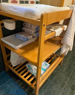 Cambiador de madera para bebé
