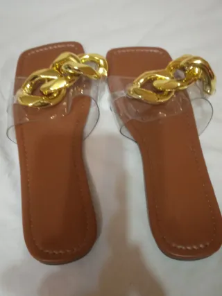 Chanclas Sandalias Marrones con Cadena Dorada