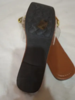 Chanclas Sandalias Marrones con Cadena Dorada