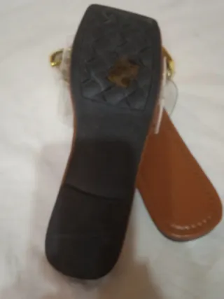 Chanclas Sandalias Marrones con Cadena Dorada