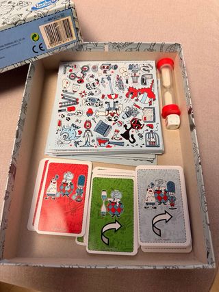 2 juegos de mesa (Pictureka ; Hijos vs Padres)