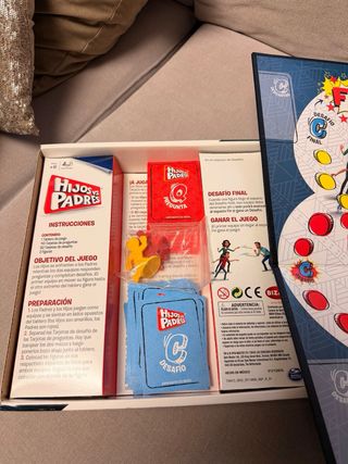 2 juegos de mesa (Pictureka ; Hijos vs Padres)