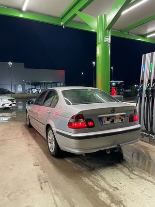 BMW Serie 3 2004 leer anuncio