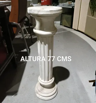 Columna de alabastro beige y blanco