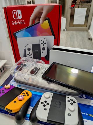 NINTENDO SWITCH OLED BLANCA + 4 JOYCONS + FUNDA