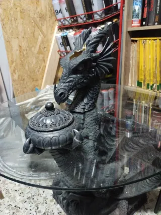 Mesa auxiliar dragón cristal y fibra