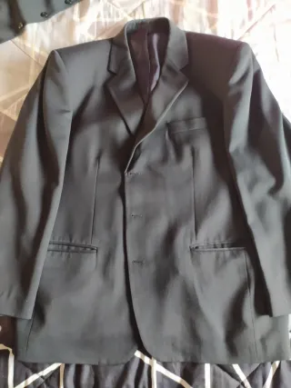 Traje de caballero CORTEFIEL negro y morado