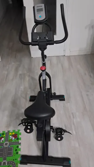 Bicicleta estática Cecotec casi nueva