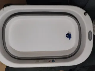 Cambiador y bañera bebé marca Bathby