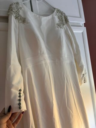 Traje de Novia y Velo Blanco