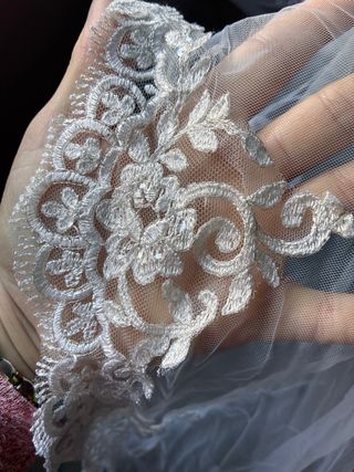 Traje de Novia y Velo Blanco