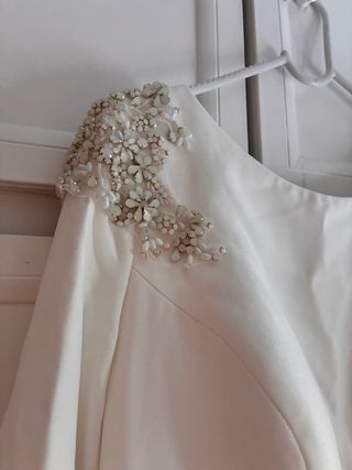 Traje de Novia y Velo Blanco