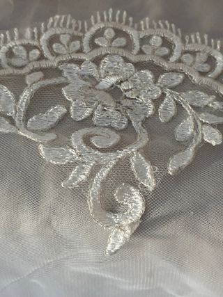 Traje de Novia y Velo Blanco