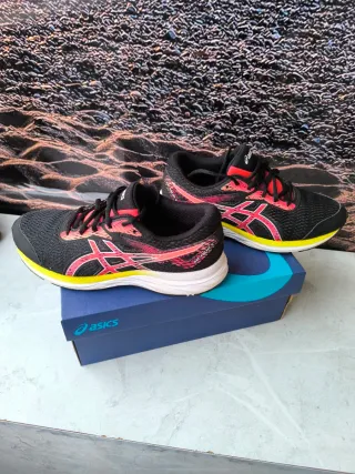 Zapatillas Asics Negras y Rosas