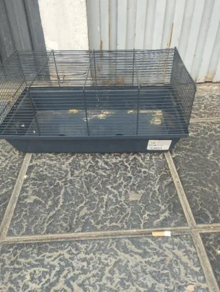 Jaula para mascotas negra y gris