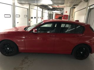 BMW Serie 1 Rojo Ferrari Llantas negras