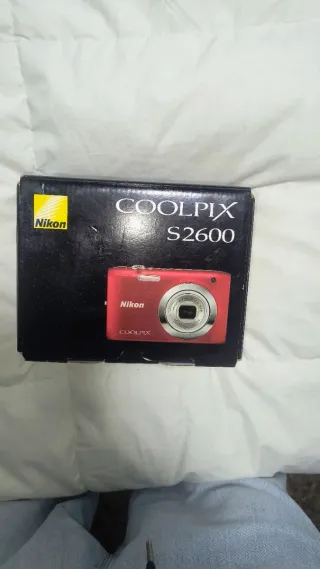 Fotocamera Digitale Nikon COOLPIX S2600 Rossa