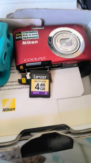Fotocamera Digitale Nikon COOLPIX S2600 Rossa