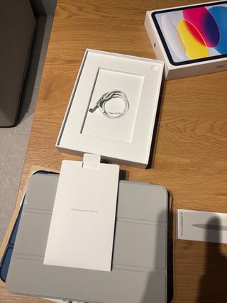 iPad 10ª Gen + Accesorios