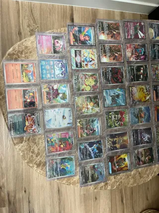 Gran lote de cartas Pokemon raras e infrecuentes