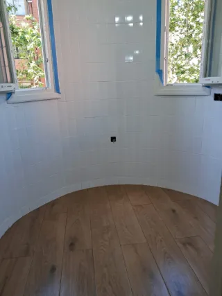 Instalación de rachola, parquet y pintura