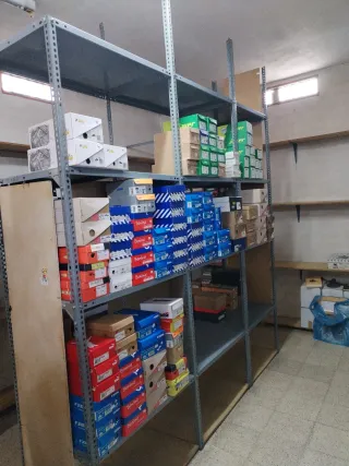 Estanterías metálicas de almacenamiento