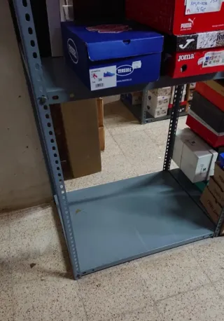 Estanterías metálicas de almacenamiento