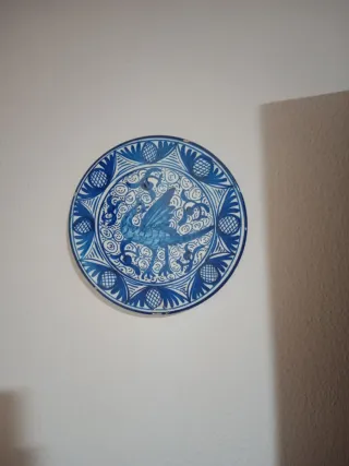 Plato decorativo azul y blanco