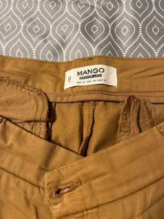 Pantalón chino Mango marrón