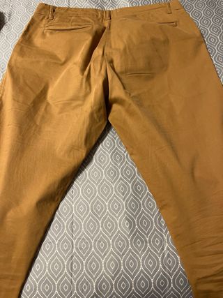Pantalón chino Mango marrón