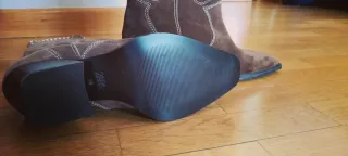 Botas de piel bordados Zara