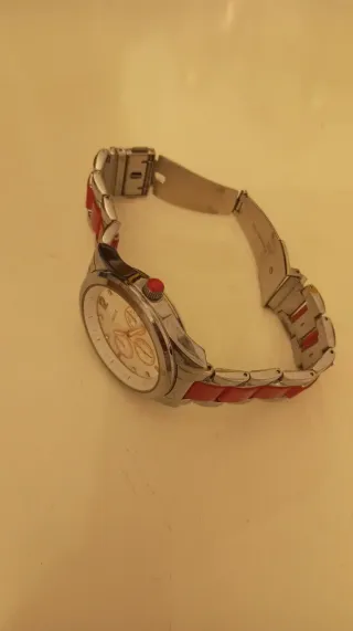 Reloj Parfois plateado y rojo coral