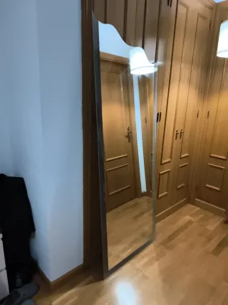 Espejo de pared con onda superior